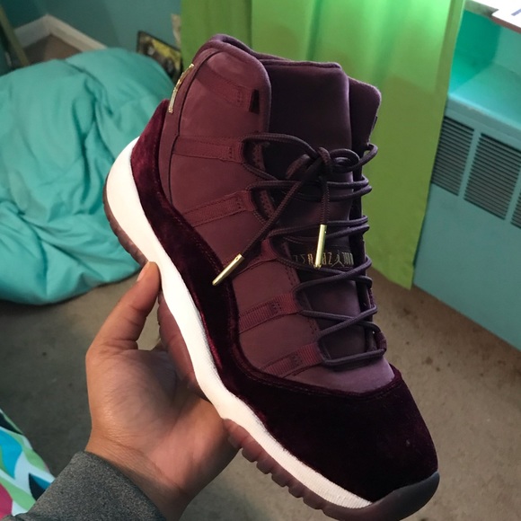 Maroon Velvet Jordan 11 - Picture 4 of 4